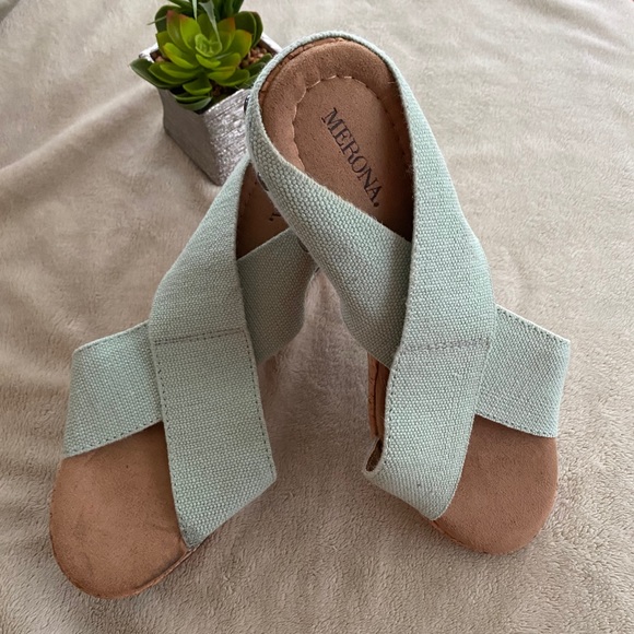 Wedge - Picture 2 of 7